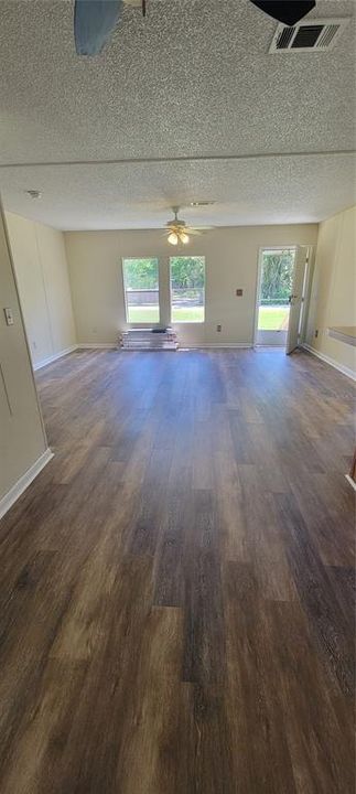 Active With Contract: $159,900 (3 beds, 2 baths, 1080 Square Feet)