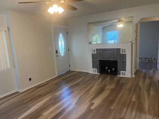 Active With Contract: $299,500 (2 beds, 1 baths, 909 Square Feet)