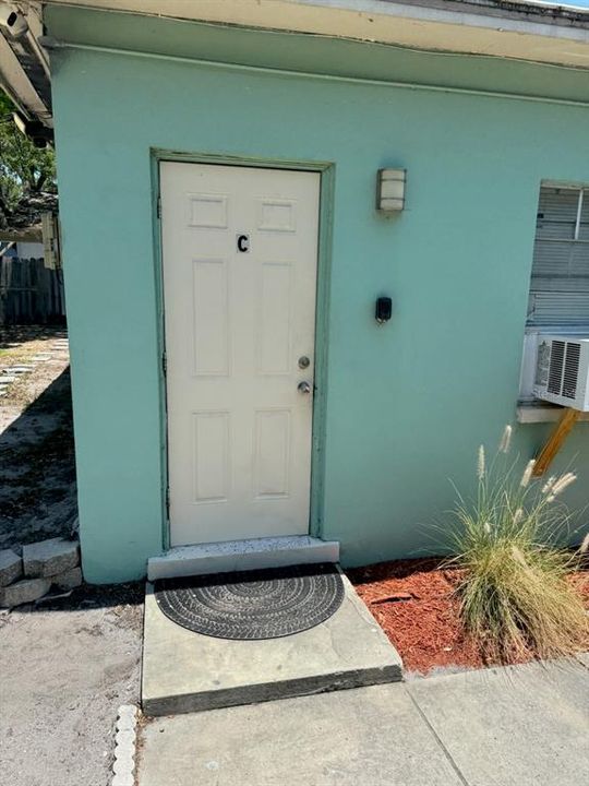 Active With Contract: $1,400 (0 beds, 1 baths, 400 Square Feet)