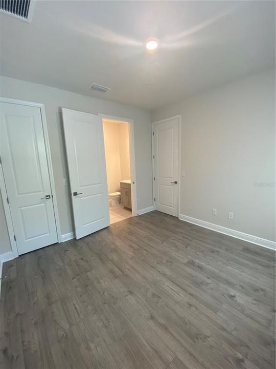 Active With Contract: $4,500 (3 beds, 3 baths, 1941 Square Feet)