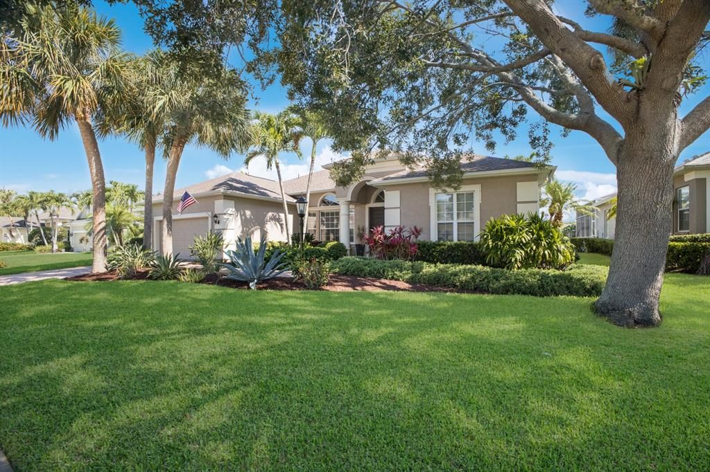 Active With Contract: $889,900 (4 beds, 3 baths, 2514 Square Feet)