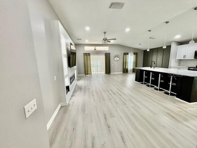 Activo con contrato: $369,900 (3 camas, 2 baños, 1500 Pies cuadrados)