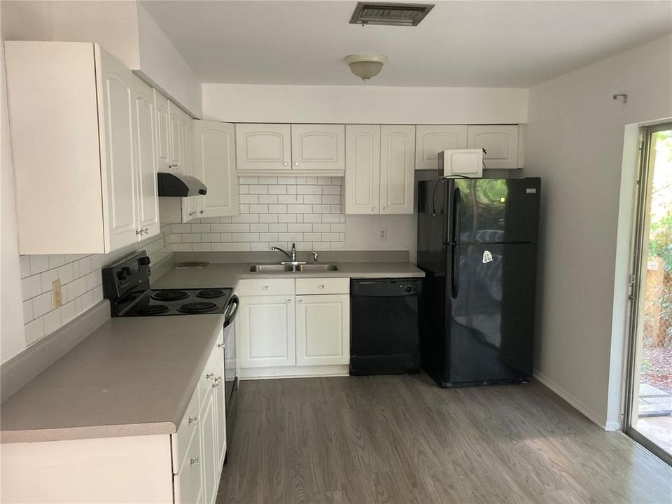 For Rent: $1,800 (3 beds, 1 baths, 1344 Square Feet)