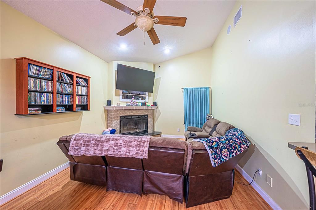 For Sale: $389,000 (4 beds, 2 baths, 2164 Square Feet)