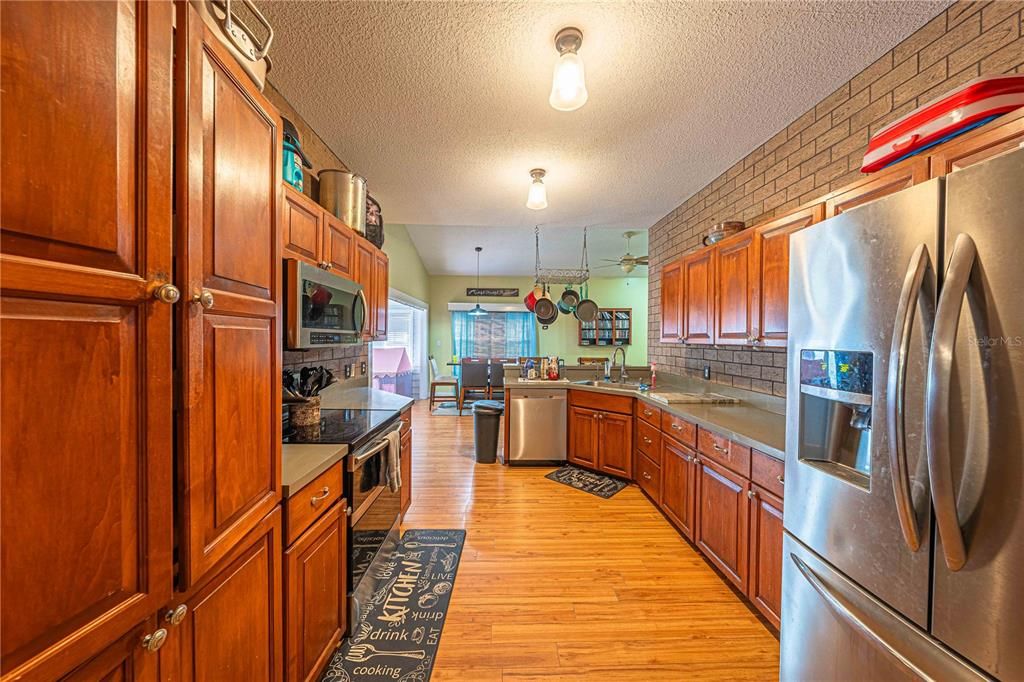 For Sale: $374,900 (4 beds, 2 baths, 2164 Square Feet)