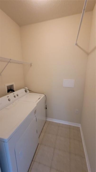 Active With Contract: $1,500 (1 beds, 1 baths, 942 Square Feet)