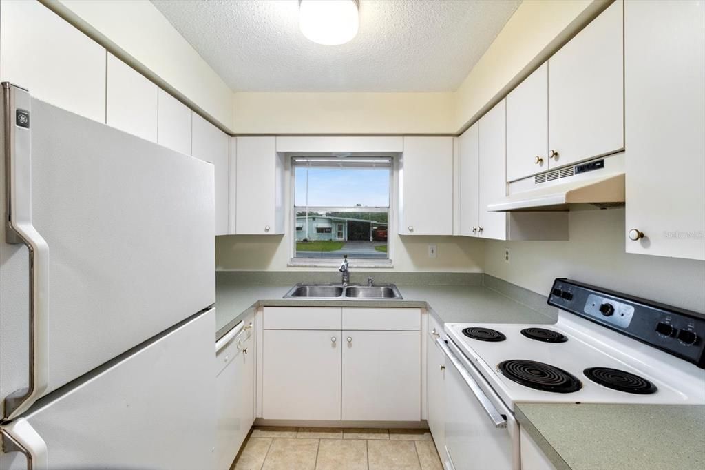 For Sale: $254,000 (2 beds, 2 baths, 1182 Square Feet)