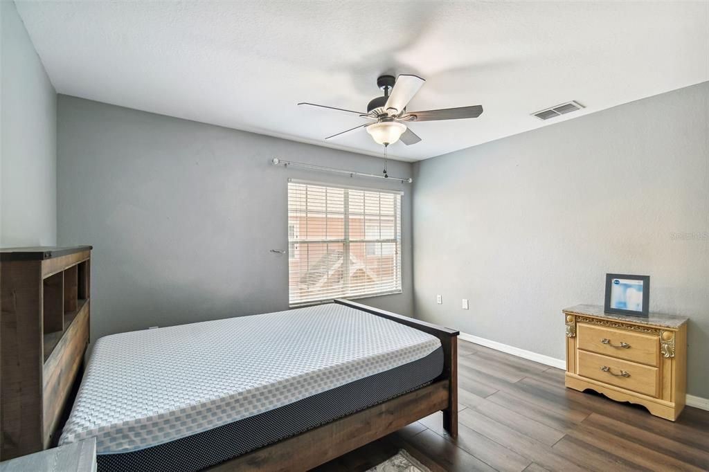 For Sale: $280,000 (2 beds, 2 baths, 1168 Square Feet)