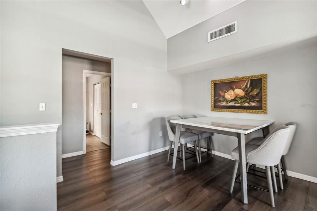 For Sale: $280,000 (2 beds, 2 baths, 1168 Square Feet)