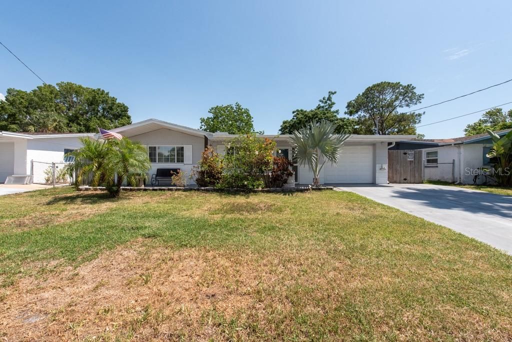 Active With Contract: $250,000 (2 beds, 2 baths, 1128 Square Feet)