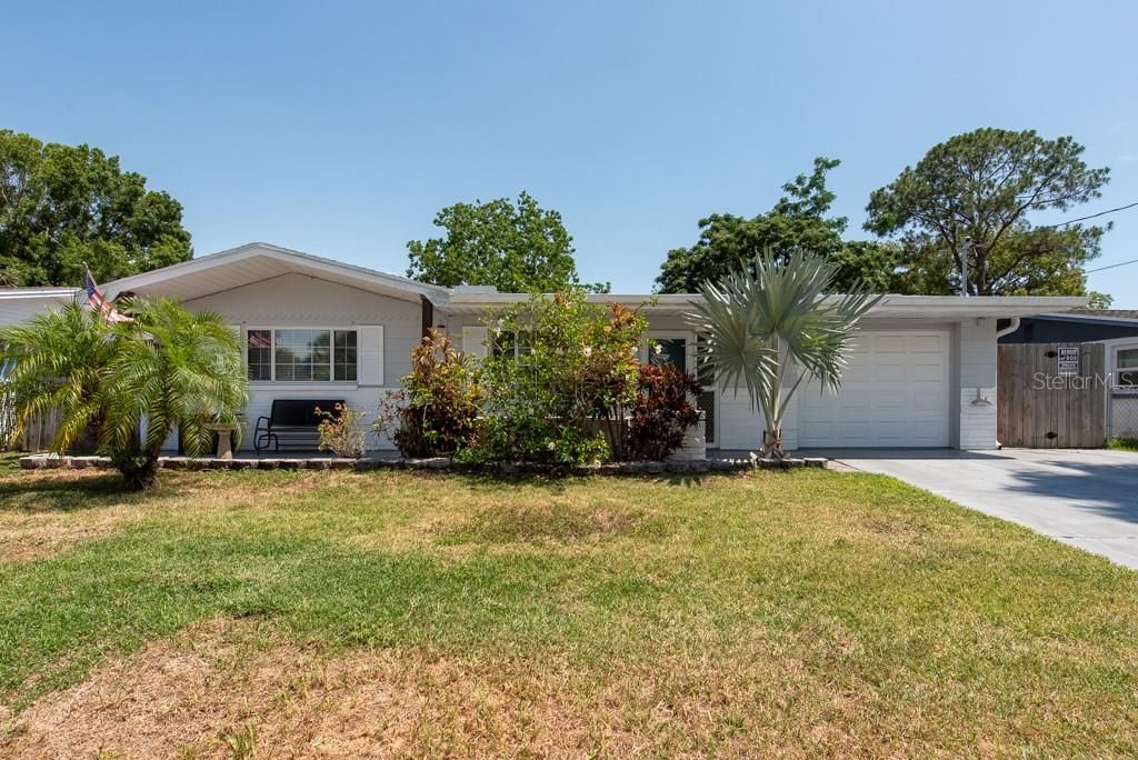 Active With Contract: $250,000 (2 beds, 2 baths, 1128 Square Feet)