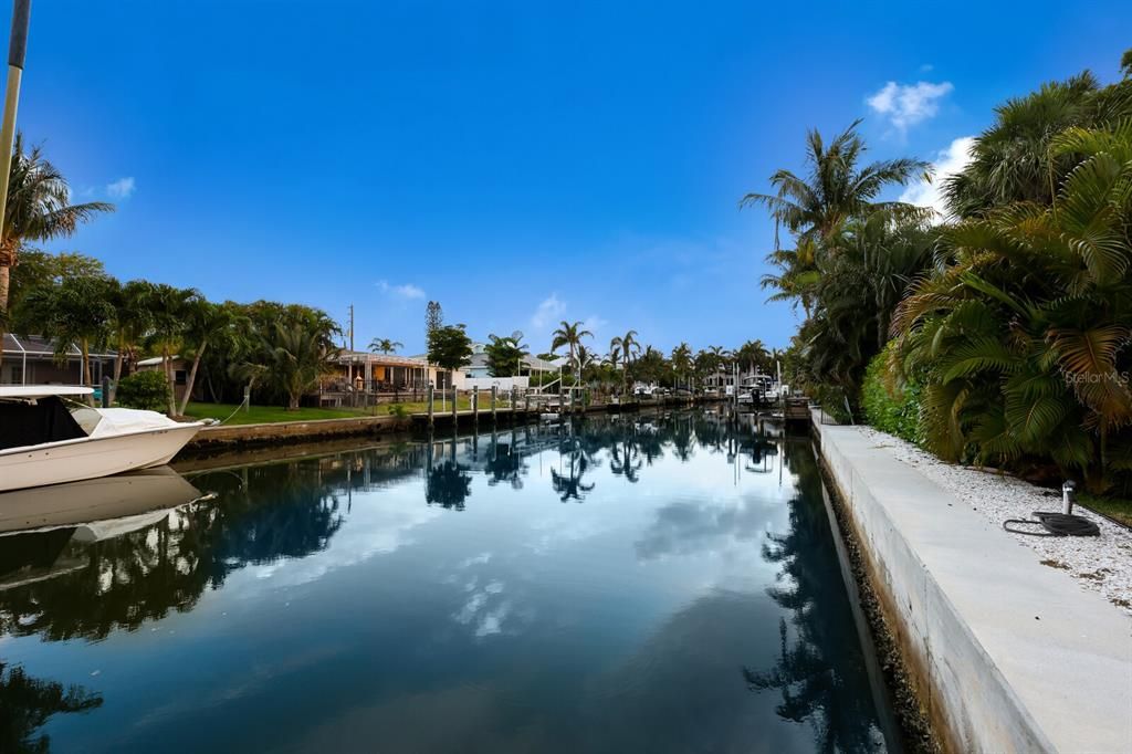 For Sale: $1,925,000 (3 beds, 2 baths, 2370 Square Feet)