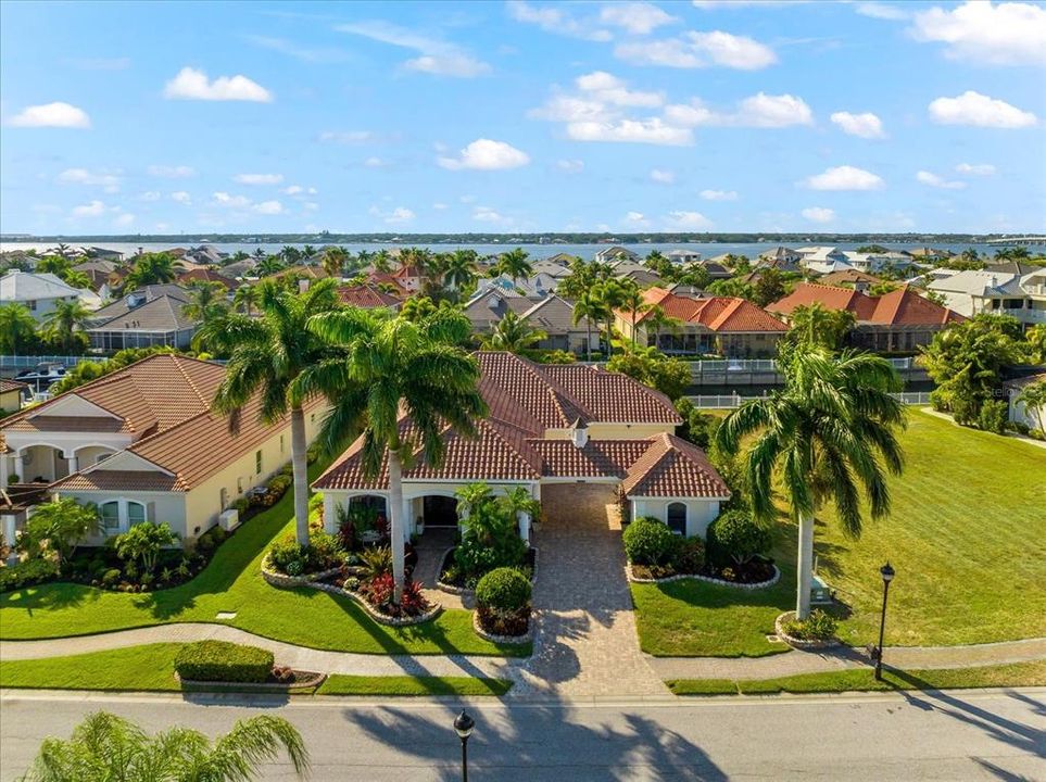 For Sale: $2,095,000 (3 beds, 3 baths, 2677 Square Feet)