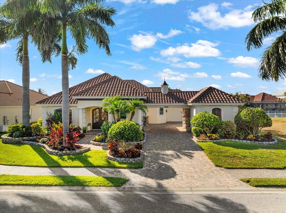 For Sale: $2,095,000 (3 beds, 3 baths, 2677 Square Feet)