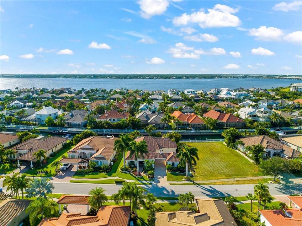 For Sale: $2,095,000 (3 beds, 3 baths, 2677 Square Feet)