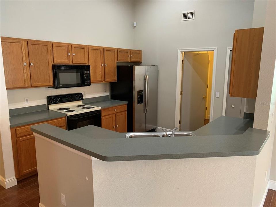 For Rent: $2,749 (4 beds, 2 baths, 1793 Square Feet)