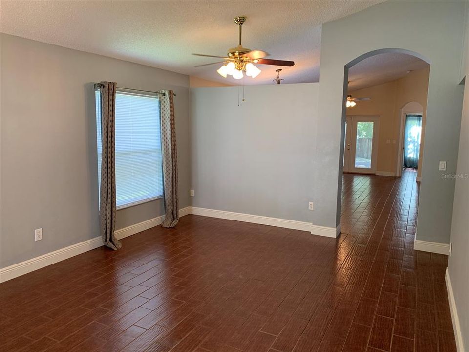 For Rent: $2,749 (4 beds, 2 baths, 1793 Square Feet)