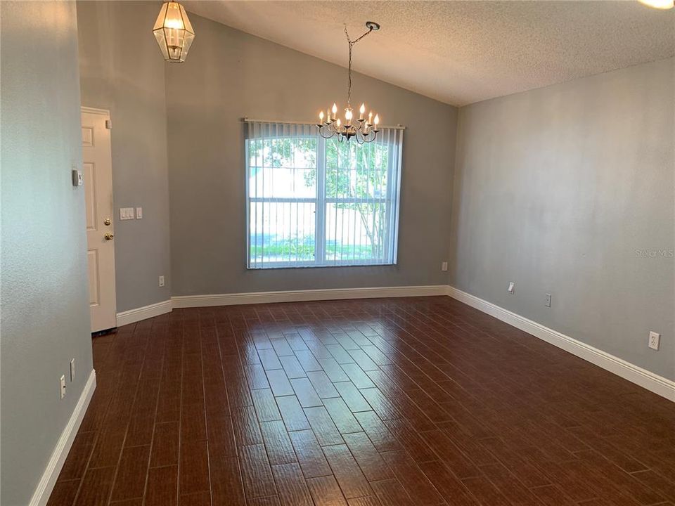 For Rent: $2,749 (4 beds, 2 baths, 1793 Square Feet)