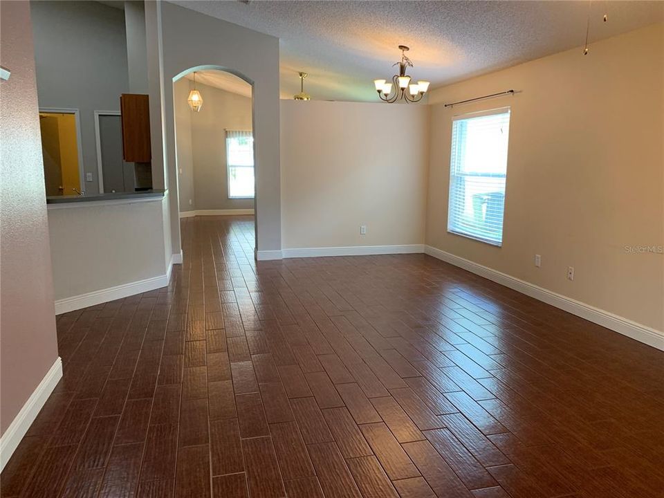 For Rent: $2,749 (4 beds, 2 baths, 1793 Square Feet)