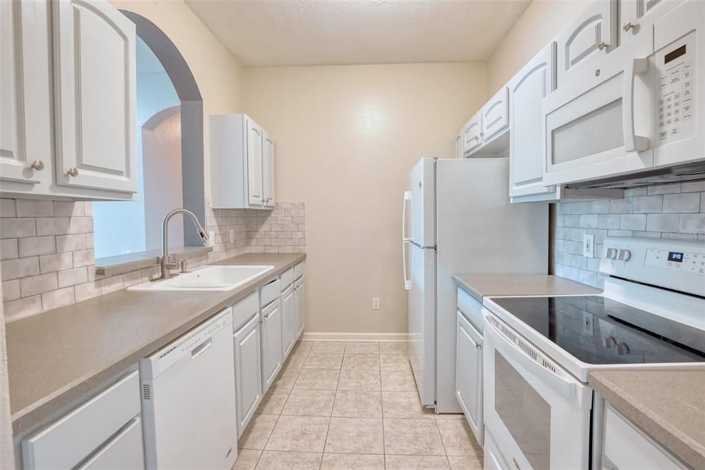 For Sale: $280,000 (3 beds, 2 baths, 1408 Square Feet)