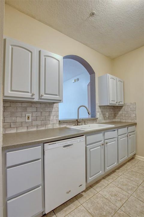 For Sale: $280,000 (3 beds, 2 baths, 1408 Square Feet)