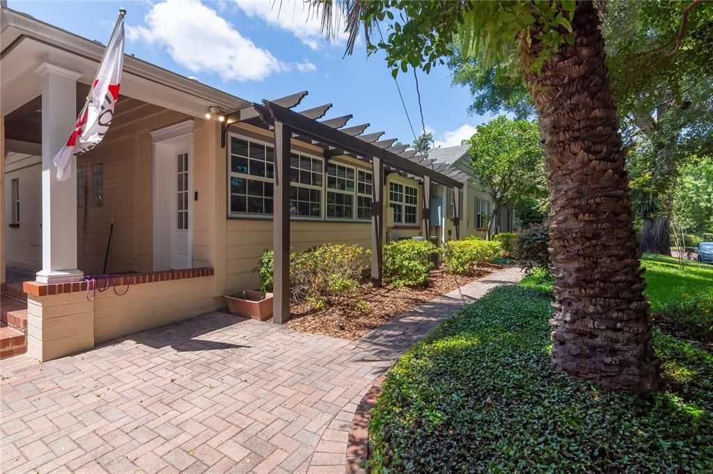 For Sale: $1,100,000 (4 beds, 3 baths, 2700 Square Feet)