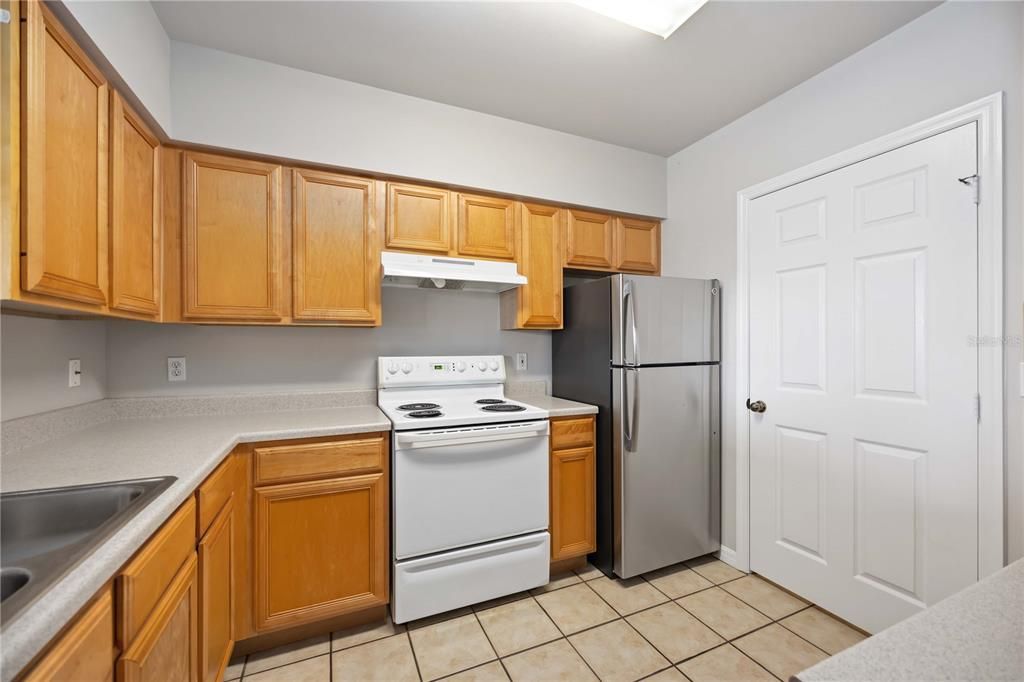 For Rent: $1,700 (1 beds, 1 baths, 822 Square Feet)