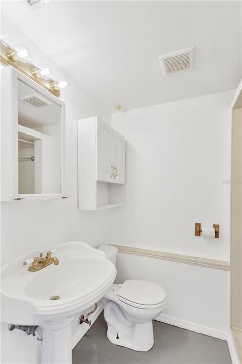 Secondary bathroom off the bonus room (full bath)