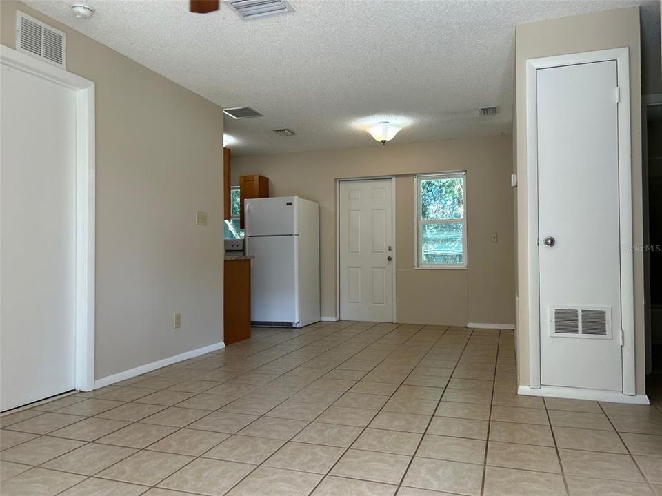 For Sale: $238,500 (4 beds, 2 baths, 1136 Square Feet)