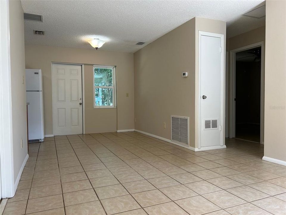 For Sale: $238,500 (4 beds, 2 baths, 1136 Square Feet)