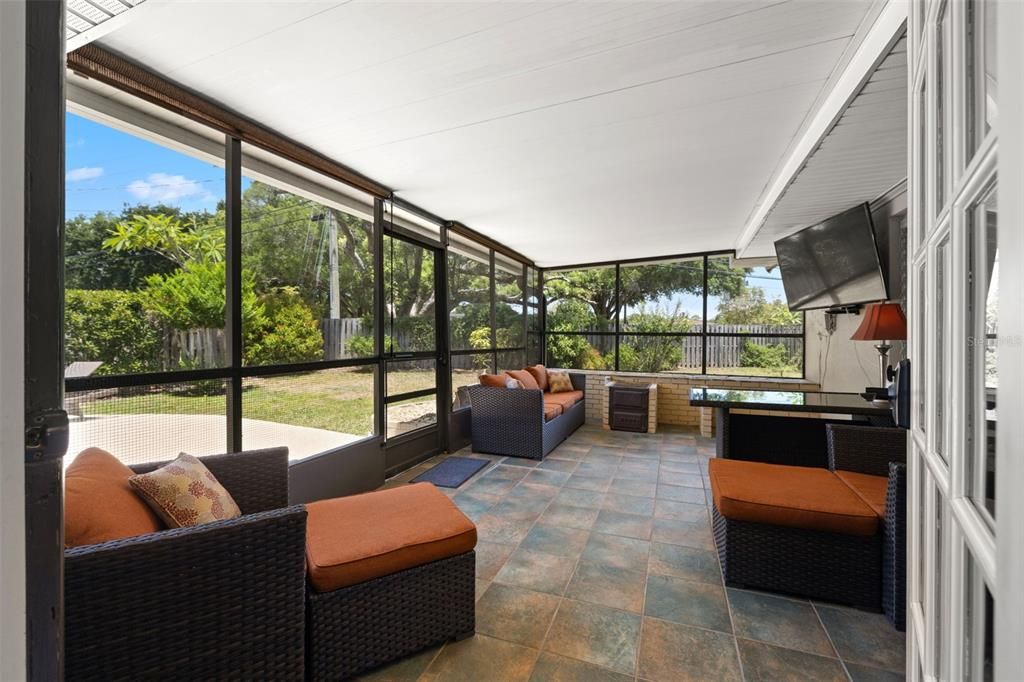 Large screened lanai