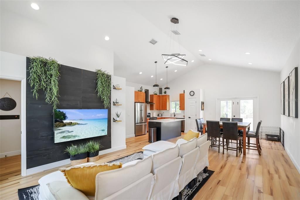 Active With Contract: $410,000 (4 beds, 2 baths, 1470 Square Feet)