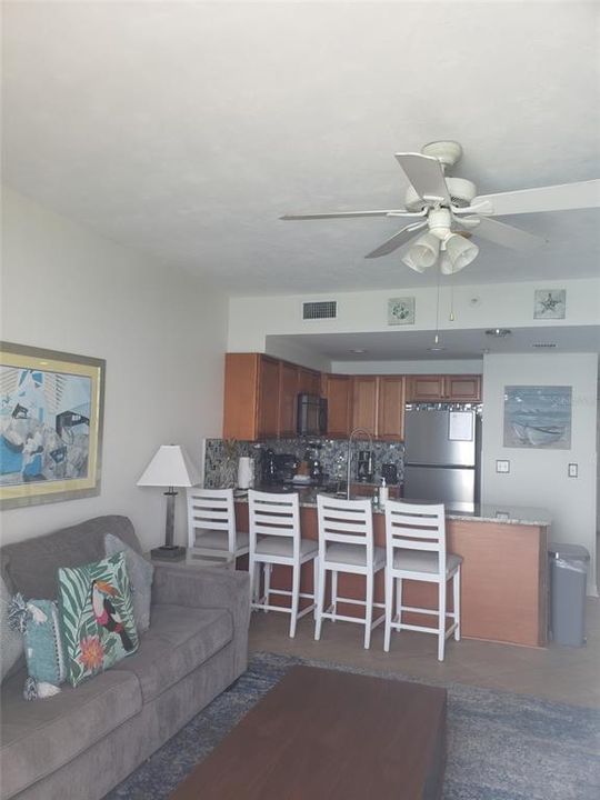 For Sale: $445,000 (1 beds, 1 baths, 683 Square Feet)