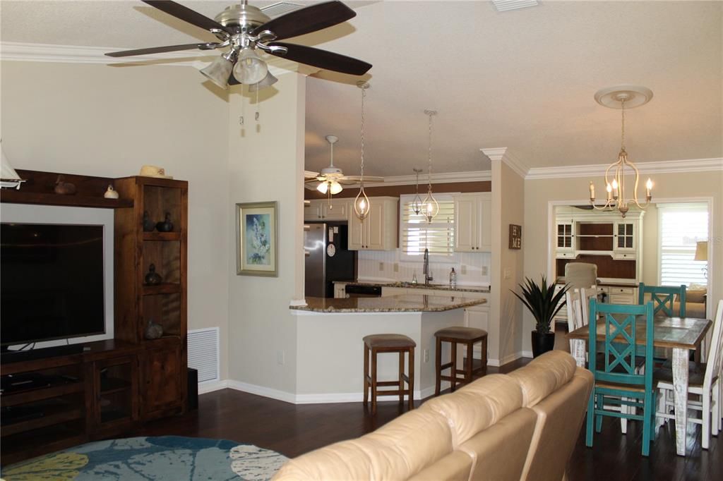 For Sale: $414,900 (2 beds, 2 baths, 1428 Square Feet)