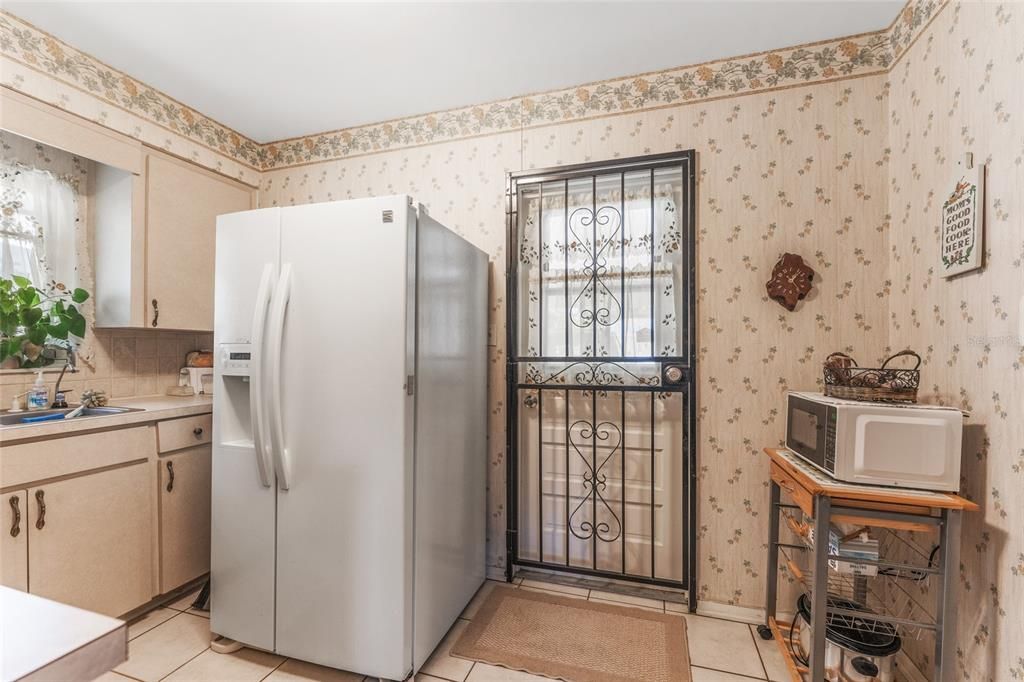 For Sale: $218,000 (3 beds, 1 baths, 1097 Square Feet)