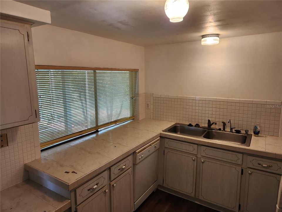 For Rent: $1,650 (2 beds, 2 baths, 1783 Square Feet)