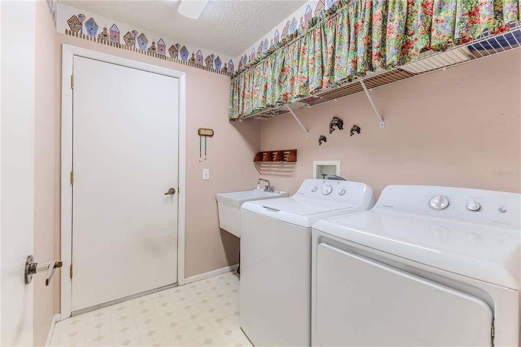 For Sale: $350,000 (2 beds, 2 baths, 1848 Square Feet)