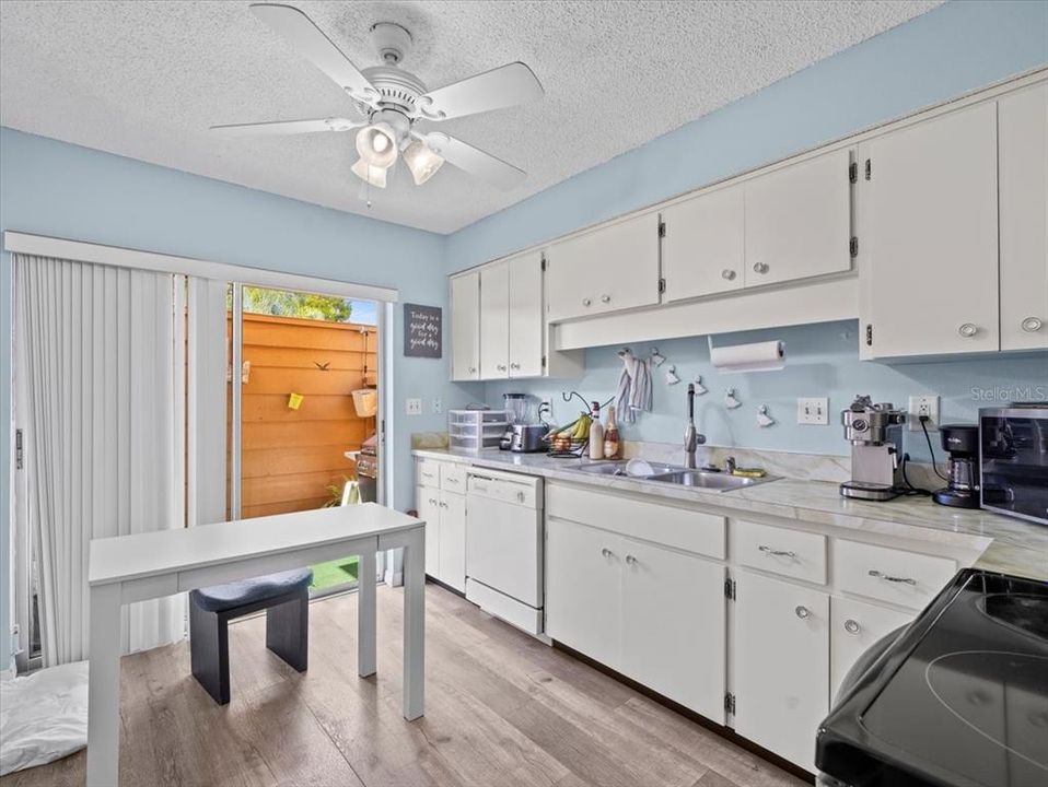 Active With Contract: $132,500 (2 beds, 2 baths, 1144 Square Feet)