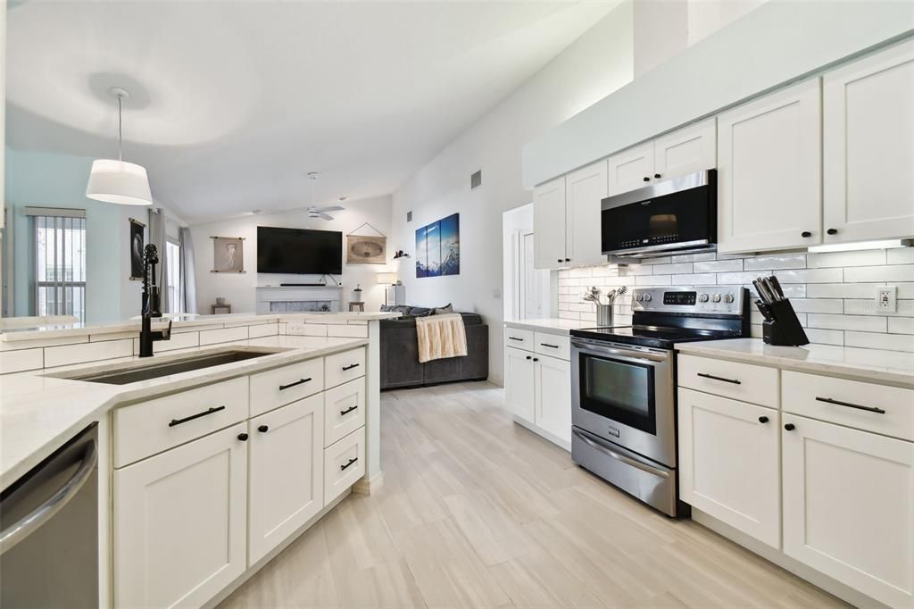 Active With Contract: $439,900 (3 beds, 2 baths, 1743 Square Feet)