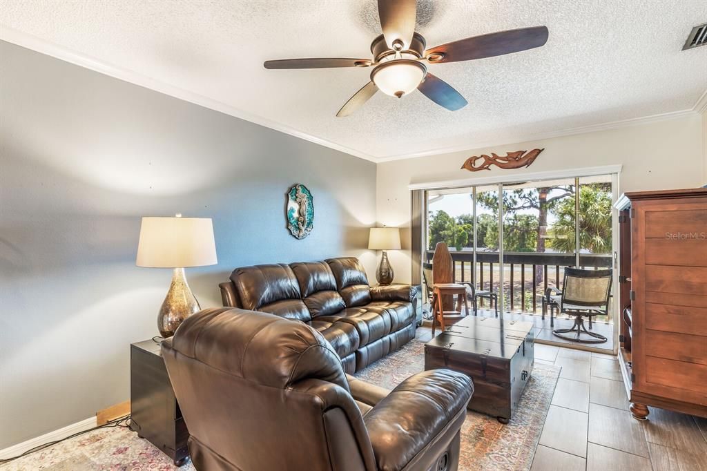 For Sale: $249,000 (2 beds, 2 baths, 1028 Square Feet)