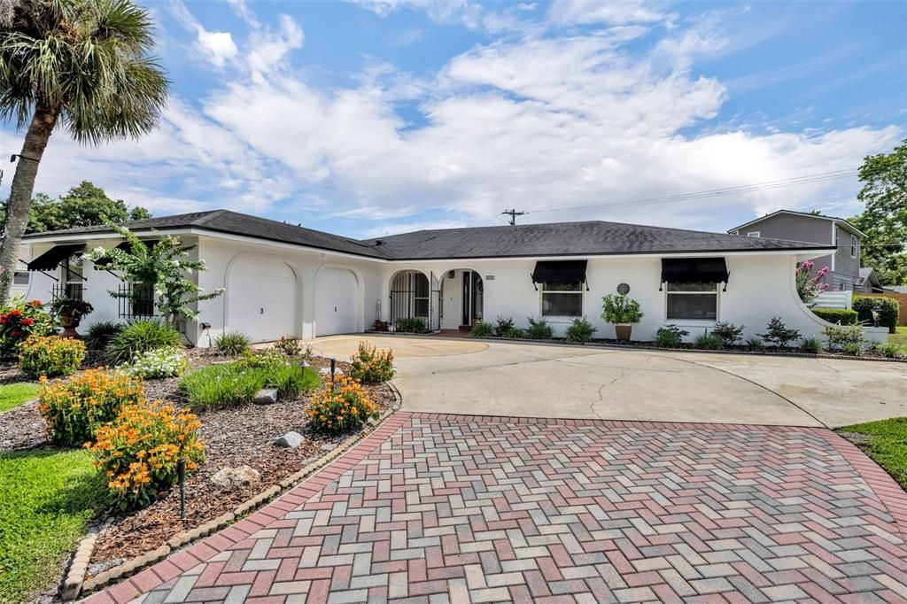 For Sale: $874,900 (4 beds, 2 baths, 2382 Square Feet)