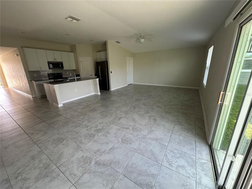 For Rent: $2,500 (3 beds, 2 baths, 1560 Square Feet)