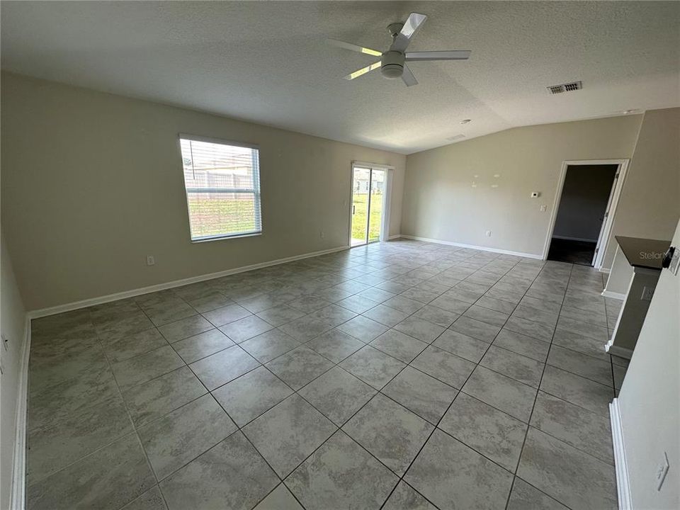 For Rent: $2,500 (3 beds, 2 baths, 1560 Square Feet)