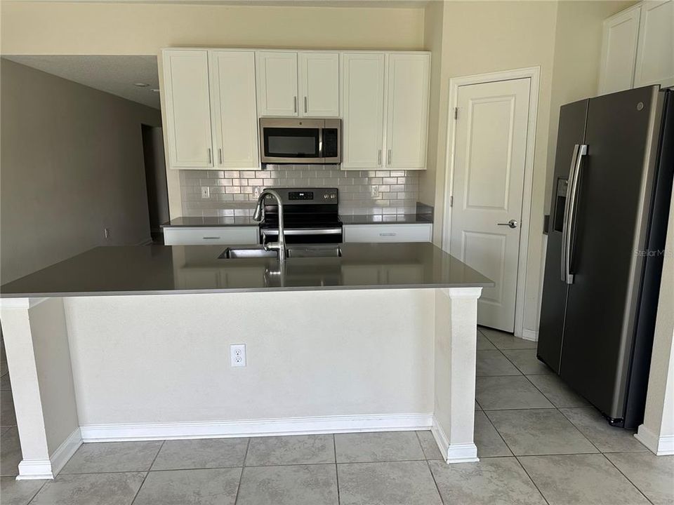 For Rent: $2,500 (3 beds, 2 baths, 1560 Square Feet)