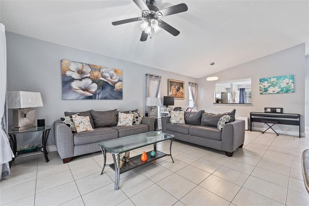 Active With Contract: $384,900 (3 beds, 2 baths, 1410 Square Feet)