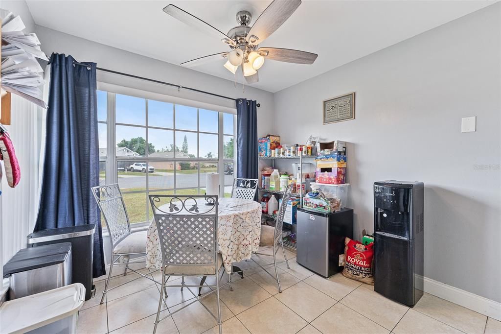 Active With Contract: $384,900 (3 beds, 2 baths, 1410 Square Feet)