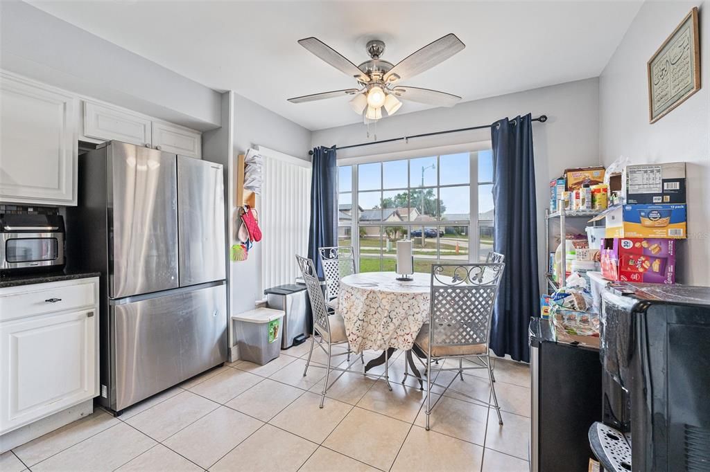 Active With Contract: $384,900 (3 beds, 2 baths, 1410 Square Feet)