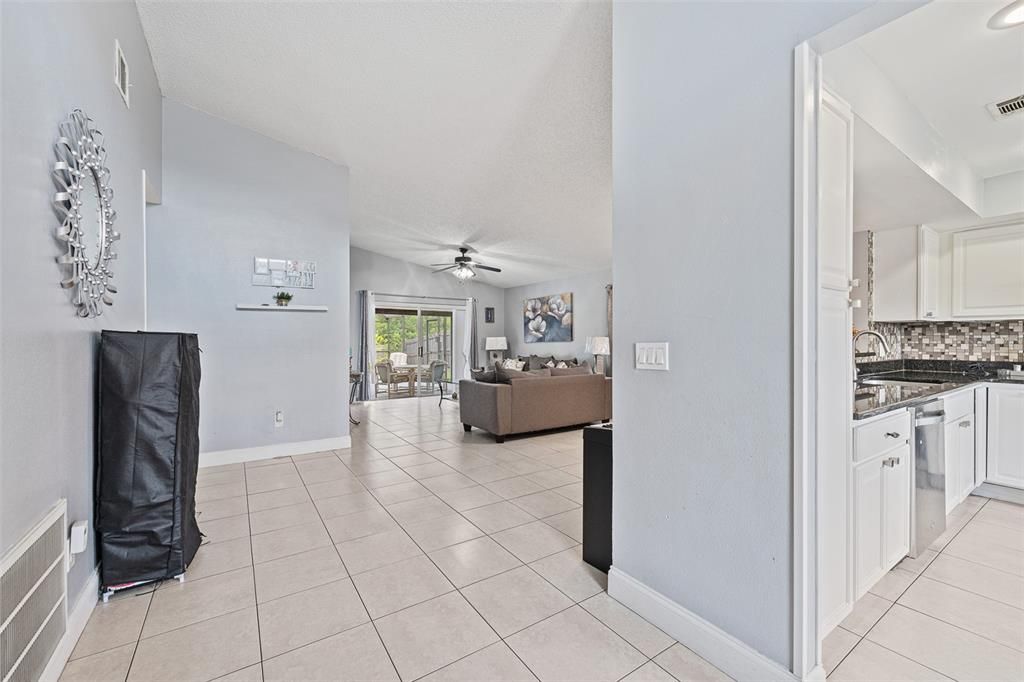 Active With Contract: $384,900 (3 beds, 2 baths, 1410 Square Feet)