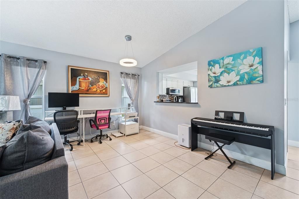 Active With Contract: $384,900 (3 beds, 2 baths, 1410 Square Feet)