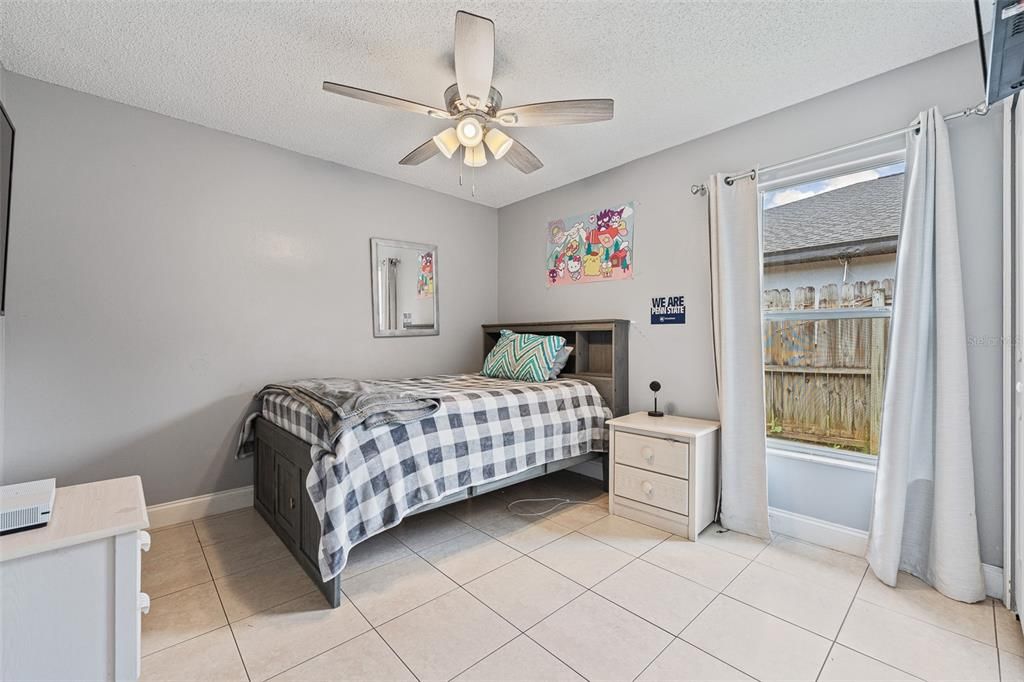 Active With Contract: $384,900 (3 beds, 2 baths, 1410 Square Feet)